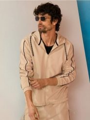 Rozpinana bluza z kapturem - beżowy. Brązowe bluzy rozpinane męskie Sinsay, l, bez wzorów, z kapturem. Za 79.99 zł.