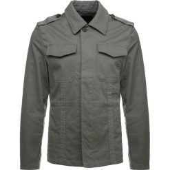Banana Republic CPOSHIRT Kurtka wiosenna spa green. Kurtki męskie Banana Republic. Za 529.00 zł.