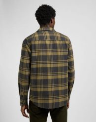 MESKA KOSZULA LEE LEESURE SHIRT MOSS GARDEN JASPE 112370559. Zielone koszule męskie Lee, xl, bez wzorów, bez kołnierzyka, bez ramiączek. Za 169.99 zł.