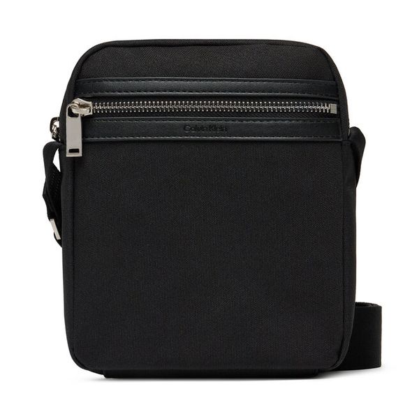 Saszetka Calvin Klein. Czarne saszetki męskie Calvin Klein, bez wzorów, małe. Za 239.99 zł.