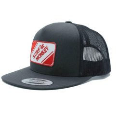 Czapka Trucker - Płaski Daszek - Pełna Naszywka (Szary/Czerwony). Szare czapki męskie SURF MONKEY, z aplikacjami, sportowe. Za 159.95 zł.