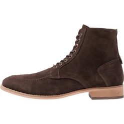 Shoe The Bear JAMIE Botki sznurowane brown. Brązowe buty zimowe męskie Shoe The Bear, z materiału. W wyprzedaży za 535.20 zł.