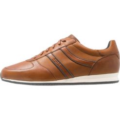 BOSS CASUAL ORLANDO Sneakersy niskie tan. Buty sportowe na co dzień męskie marki BOSS CASUAL. Za 799.00 zł.