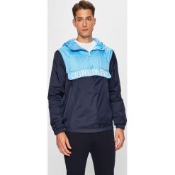 Calvin Klein Jeans - Kurtka. Niebieskie kurtki męskie Calvin Klein Jeans, l, bez wzorów, z jeansu, bez ramiączek, z kapturem. W wyprzedaży za 449.90 zł.