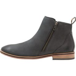 Superdry TRENTON ZIP BOOT Botki carbon black. Sztyblety męskie marki Superdry. Za 389.00 zł.
