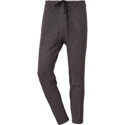 DRYKORN JEGER Spodnie treningowe anthracite. Spodnie dresowe męskie marki DRYKORN. Za 549.00 zł.