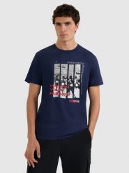 4F T-shirt regular z nadrukiem męski - granatowy M. Niebieskie t-shirty męskie 4f, m, bez wzorów, bez kołnierzyka, bez ramiączek. Za 69.99 zł.