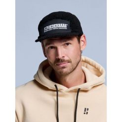 Czapka Ted 5-panelowa Czarna. Czarne czapki męskie POEDERBAAS, na zimę, bez wzorów, sportowe. Za 221.12 zł.