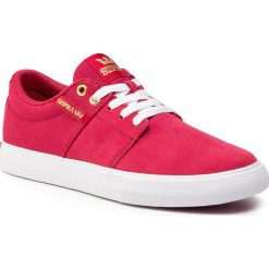 Sneakersy SUPRA - Stacks Vulc II 08029-633-M Rose-White. Czerwone buty sportowe na co dzień męskie Supra, m, bez wzorów, z materiału, klasyczne, bez ramiączek, bez kaptura. W wyprzedaży za 199.00 zł.