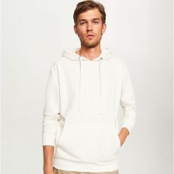 Bluza kangurka z kapturem - Biały. Bluzy z kapturem męskie marki Reserved. W wyprzedaży za 59.99 zł.