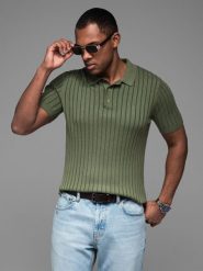 Męska koszulka polo z wiskozą SLIM FIT w pionowy prążek oliwkowa V4 OM-POSS-0143 S. Zielone koszulki polo męskie Ombre, m, bez wzorów, z wiskozy, bez kołnierzyka, bez ramiączek. Za 302.57 zł.