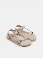Sandały - beżowy. Brązowe sandały męskie Sinsay, bez zapięcia. Za 39.99 zł.