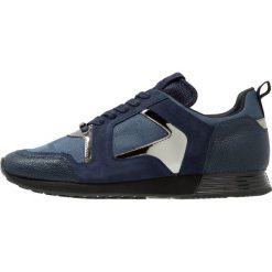 Cruyff LUSSO Sneakersy niskie navy. Buty sportowe na co dzień męskie marki Cruyff. Za 589.00 zł.
