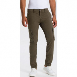 Dżinsy "Cargo" - Tapered fit - w kolorze khaki. Brązowe jeansy męskie Cross Jeans, z aplikacjami. W wyprzedaży za 136.95 zł.