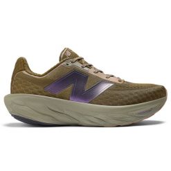 Buty męskie New Balance Fresh Foam 1080 v14 M108014S – zielone. Zielone buty do biegania męskie New Balance, bez wzorów, z żakardem, bez zapięcia, do biegania. Za 849.99 zł.