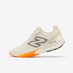 Buty do biegania męskie New Balance Fresh Foam 520 V9. Białe buty do biegania męskie New Balance, bez wzorów, bez zapięcia, do biegania. W wyprzedaży za 259.99 zł.