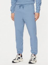 Tommy Jeans Spodnie dresowe Badge DM0DM20276 Niebieski Regular Fit. Niebieskie spodnie dresowe męskie Tommy Jeans, bez wzorów, z bawełny. Za 279.99 zł.