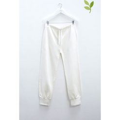 Spodnie "Whale" w kolorze białym. Białe spodnie dresowe męskie marki The White Briefs, z bawełny. W wyprzedaży za 149.95 zł.