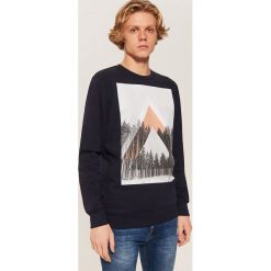 Bluza z fotonadrukiem - Granatowy. Niebieskie bluzy nierozpinane męskie House. Za 79.99 zł.