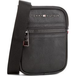 Saszetka TOMMY HILFIGER - Essential Compact Crossover AM0AM03225 002. Saszetki męskie marki Tommy Hilfiger. W wyprzedaży za 199.00 zł.