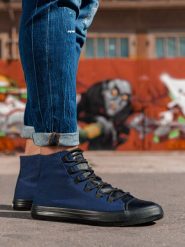 Buty męskie trampki z łączonych materiałów - granatowe V3 - Rozmiar: 40. Niebieskie trampki męskie Ombre Clothing, bez wzorów, z materiału, za kostkę, bez zapięcia. W wyprzedaży za 89.99 zł.