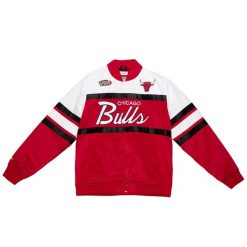 Bluza dresowa zapinana na guziki Chicago Bulls. Czerwone bluzy rozpinane męskie Mitchell & Ness, s, bez wzorów, z dresówki, sportowe, bez ramiączek, bez kaptura. Za 577.00 zł.