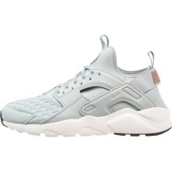Nike Sportswear AIR HUARACHE RUN ULTRA Sneakersy niskie light pumice/sand/sail/black. Buty do biegania męskie marki Nike Sportswear. W wyprzedaży za 439.20 zł.