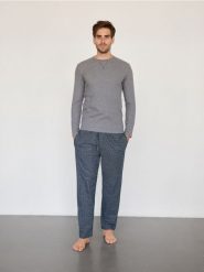 Dwuczęściowa piżama - ciemnoszary. Szare piżamy męskie Reserved, l, bez wzorów, z bawełny, bez kołnierzyka, bez ramiączek. W wyprzedaży za 79.99 zł.