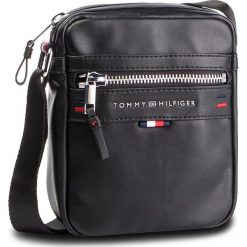 Saszetka TOMMY HILFIGER - Elevated Mini Reporter Novelty AM0AM04658 002. Saszetki męskie marki Tommy Hilfiger. Za 359.00 zł.