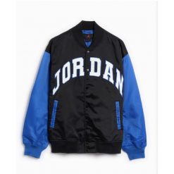Kurtka bejsbolówka Air Jordan Brooklyn Collegiate Varsity Jacket - HV0099-010. Czarne kurtki męskie Jordan, bez wzorów, sportowe, bez ramiączek, bez kaptura. Za 608.35 zł.