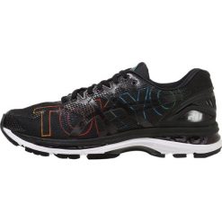 ASICS GELNIMBUS 20 TOKYO Obuwie do biegania treningowe black. Buty do biegania męskie marki Asics. W wyprzedaży za 591.20 zł.