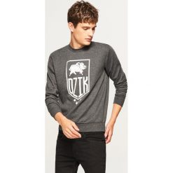 Sportowa bluza z nadrukiem - Szary. Bluzy bez kaptura męskie marki Reserved. W wyprzedaży za 49.99 zł.