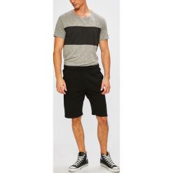 Fila - Szorty. Szare szorty sportowe męskie Fila, z bawełny, sportowe. W wyprzedaży za 129.90 zł.
