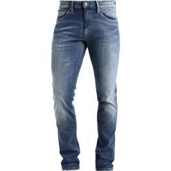 Tommy Jeans SCANTON Jeansy Slim Fit dynamic true. Jeansy męskie marki Tommy Jeans. W wyprzedaży za 411.75 zł.