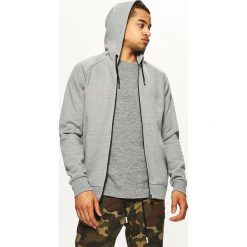 Gładka bluza z kapturem BASIC - Jasny szary. Bluzy nierozpinane męskie marki Cropp. Za 89.99 zł.