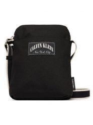 Calvin Klein Saszetka Graphic Capsule Reporter LV04D3346G Czarny. Czarne saszetki męskie Calvin Klein, bez wzorów, z materiału. Za 289.99 zł.