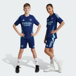 Szorty Arsenal Tiro 24 Training. Niebieskie szorty sportowe męskie ADIDAS, bez wzorów, z materiału, sportowe. W wyprzedaży za 201.96 zł.