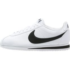 Nike Sportswear CLASSIC CORTEZ Sneakersy niskie white/black. Białe buty sportowe na co dzień męskie Nike Sportswear, z materiału. Za 399.00 zł.