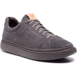 Sneakersy UGG - M Cali Sneaker Low 1020133 M/Dgtn. Buty sportowe na co dzień męskie marki UGG. W wyprzedaży za 479.00 zł.