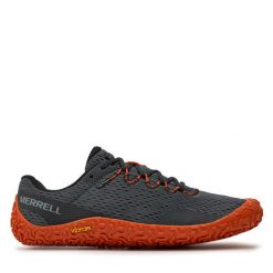 Buty do biegania Merrell. Szare buty do biegania męskie Merrell, bez wzorów, bez zapięcia, do biegania. Za 379.99 zł.