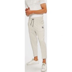 Adidas Originals - Spodnie Chapea. Spodnie dresowe męskie marki Adidas Originals. Za 349.90 zł.