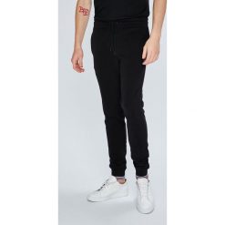 Fila - Spodnie. Długie spodnie sportowe męskie marki Fila. W wyprzedaży za 259.90 zł.