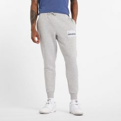 Spodnie męskie New Balance MP51940AG – szare. Szare spodnie dresowe męskie New Balance, bez wzorów, z bawełny. Za 219.99 zł.