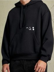 Bluza z nadrukiem na plecach - czarny. Czarne bluzy nierozpinane męskie Sinsay, l, bez wzorów, bez ramiączek, bez kaptura. Za 59.99 zł.