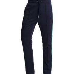 Calvin Klein Jeans SIDE STRIPE TRACK PANTS Spodnie treningowe dark blue. Niebieskie spodnie dresowe męskie Calvin Klein Jeans, z bawełny. Za 549.00 zł.