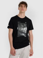 4F T-shirt regular z nadrukiem męski - czarny M. Czarne t-shirty sportowe męskie 4f, m, bez wzorów, z bawełny, klasyczne, bez ramiączek. Za 69.99 zł.
