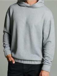 Bluza z domieszką wiskozy - szary. Szare bluzy nierozpinane męskie Sinsay, l, bez wzorów, z wiskozy, bez ramiączek, bez kaptura. Za 69.99 zł.