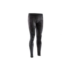 Legginsy trening siłowy 500 męskie. Czarne legginsy męskie DOMYOS, z nadrukiem. W wyprzedaży za 44.99 zł.