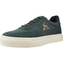Buty LE COQ SPORTIF JET STAR_2 Zielony. Zielone buty trekkingowe męskie le coq sportif, bez wzorów, ze skóry, bez zapięcia, trekkingowe. Za 213.99 zł.