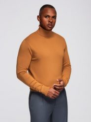 Dzianinowy męski jednokolorowy golf z wiskozą – camel V8 - Rozmiar: XL. Brązowe swetry męskie Ombre Clothing, z aplikacjami, z dzianiny, casualowe, bez kołnierzyka, bez ramiączek. W wyprzedaży za 79.99 zł.